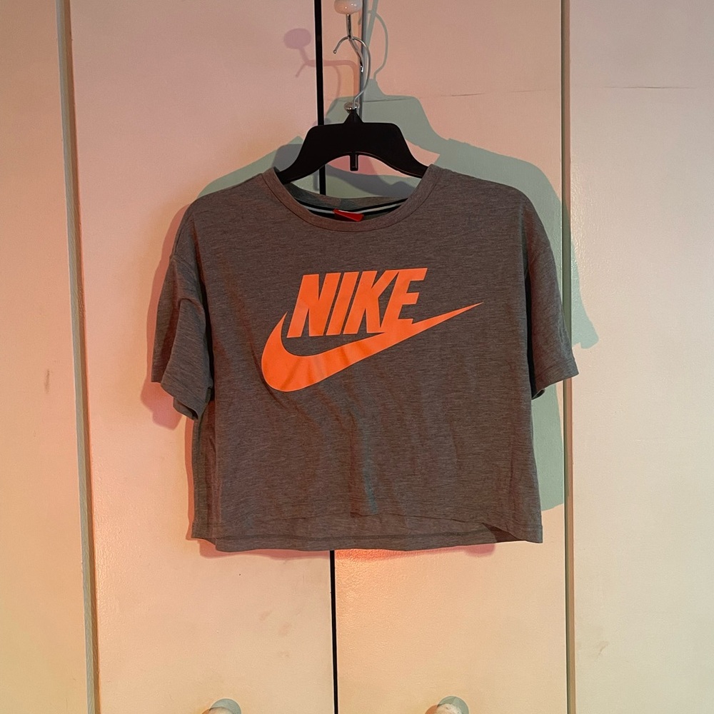 nike cropped athletic top